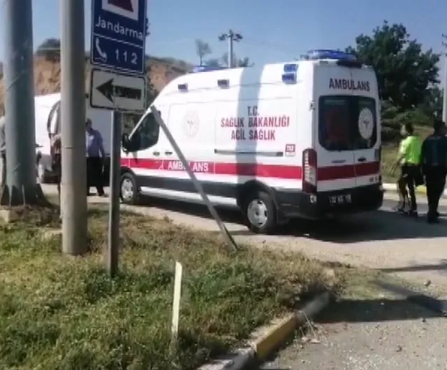 Isparta Yalvaç'ta hafif ticari araç ile otomobil çarpıştı: 1 yaralı