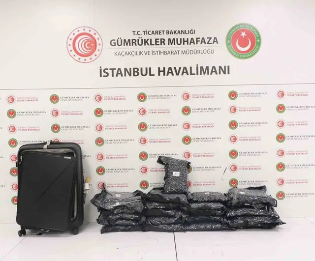 İstanbul Havalimanı'nda Gümrük Muhafaza ekiplerince 22,5 kilogram esrar ele geçirildi
