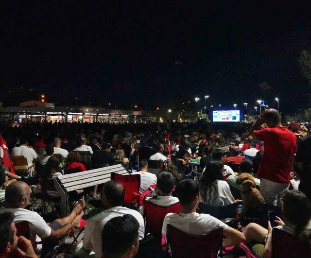 İzmir'de dünya kupası heyecanı dev ekranlarda yaşanacak