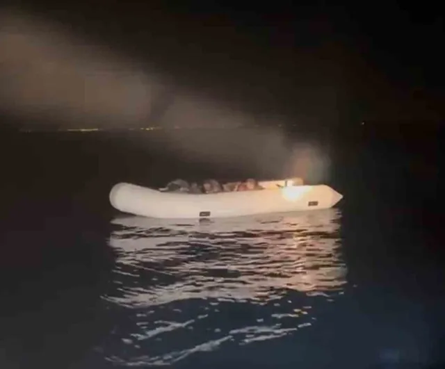 İzmir’de Sahil Güvenlik’ten iki operasyon: 3 kişi kurtarıldı, 18 göçmen yakalandı