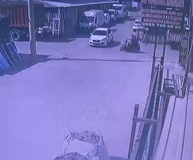 İzmit'te otomobil ile motosiklet çarpıştı: 1 yaralı