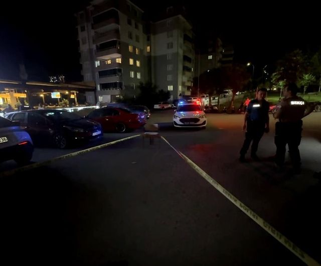 Kafede tartışma silahlı kavgaya dönüştü; bir kişi ayağından yaralandı