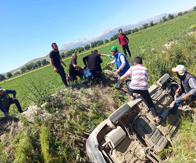 Kahramanmaraş Elbistan'da otomobil kanala düştü: 4 kişi yaralandı