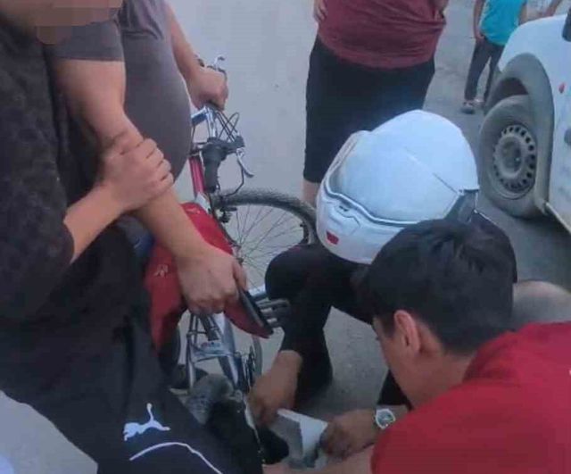 Kahramanmaraş'ta bisikletin jantına ayağı sıkışan 15 yaşındaki çocuk Yunus polisleri ve vatandaşlar tarafından kurtarıldı