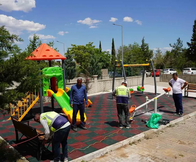 Kahta Belediyesi'nden Özel Eğitim Okuluna Çocuk Oyun Grubu Desteği