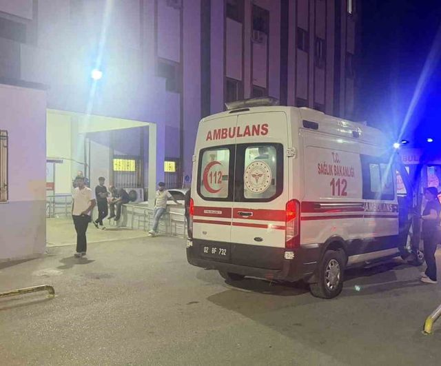 Kahta'da parkta çıkan bıçaklı kavgada 2 kişi yaralandı