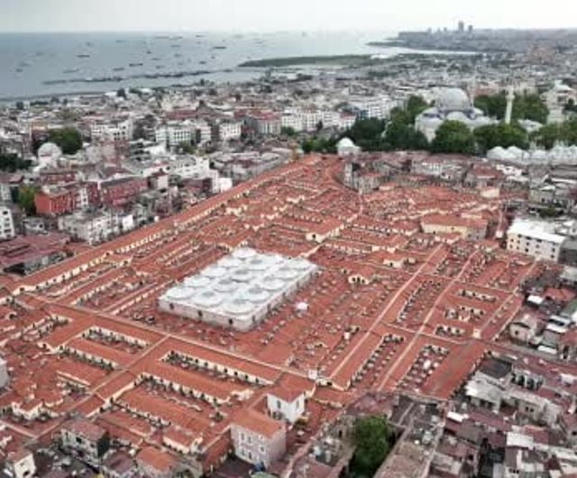 Kapalıçarşı hanlar turuna yoğun ilgi: çatıda fotoğraf yarışı