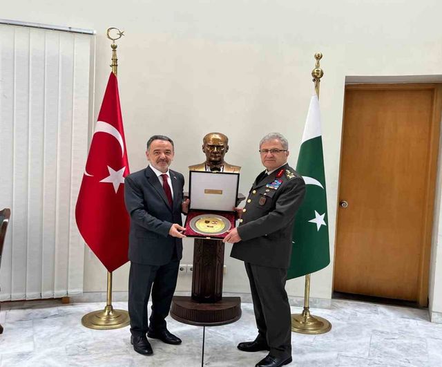 Kara kuvvetleri komutanı Orgeneral Metin Tokel'in Pakistan ziyareti