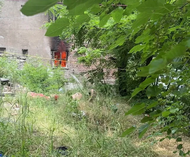 Karabük’te üç katlı evde çıkan yangın itfaiye tarafından büyümeden söndürüldü