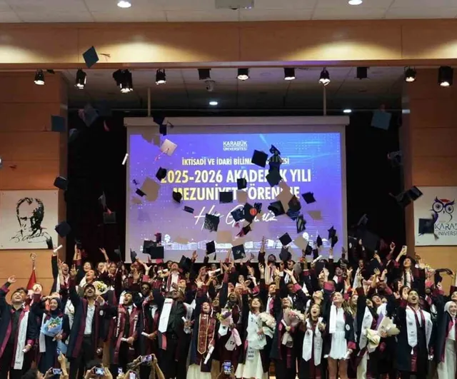 Karabük Üniversitesi İİBF mezunlarını geleceğe uğurladı