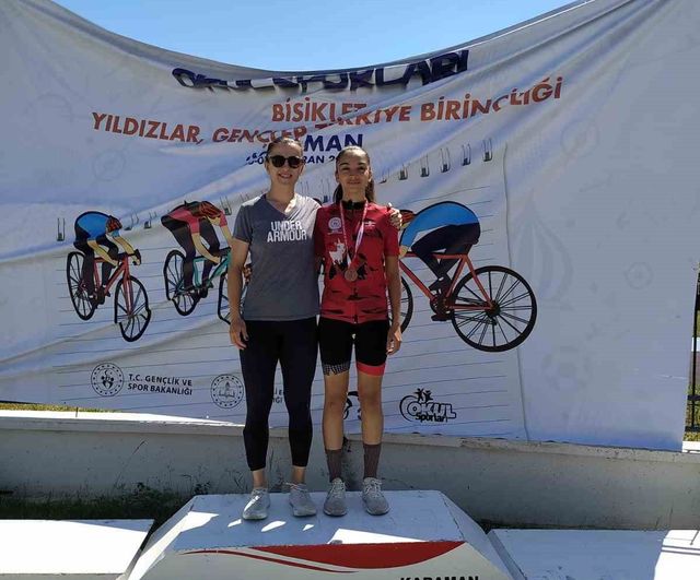 Karaman’daki Okul Sporları Bisiklet Yarışında Aydınlı Hena Gümüş bronz madalya kazandı