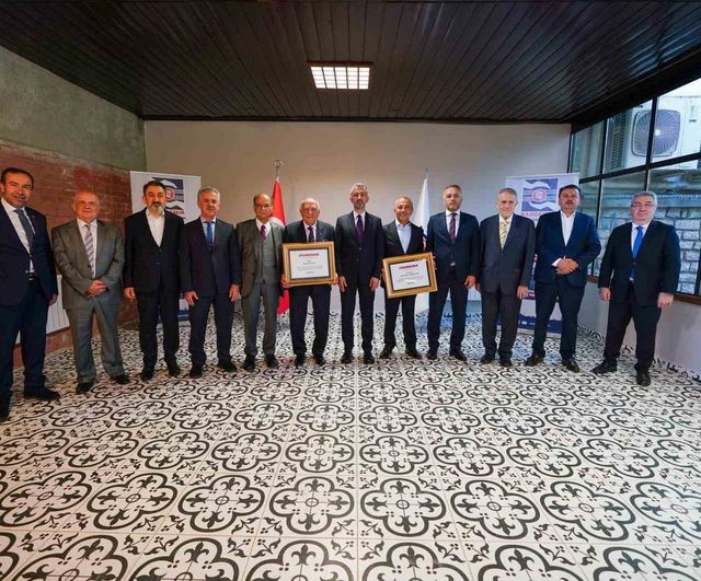 KARDEMİR'de Onursal Başkanlık Belgeleri Kamil Güleç ve Mutullah Yolbulan İçin Takdim Edildi