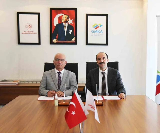 Karesi'de TR22/26/BSGTD/0006 kodlu İHA ve Model Uçak Teknolojileri Eğitimi projesi için imza töreni