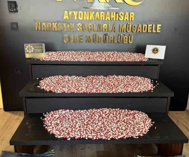 Kargo ile uyuşturucu sevkiyatı Afyonkarahisar'da engellendi