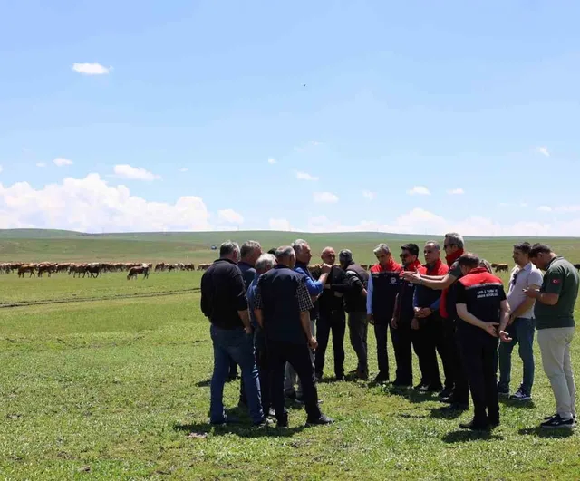 Kars'ta hayvancılığın geleceği konuşuldu: Bakanlık heyeti Boğatepe ve Akçakale'de inceleme yaptı