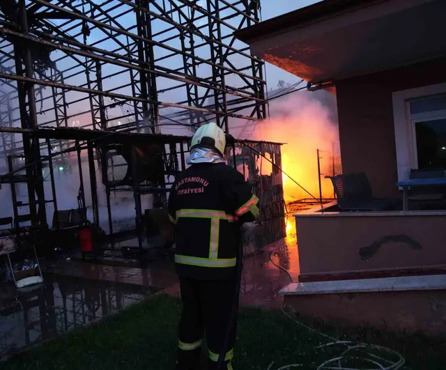 Kastamonu’da jimnastik salonunda yıldırım düşmesi sonucu çıkan yangın söndürüldü