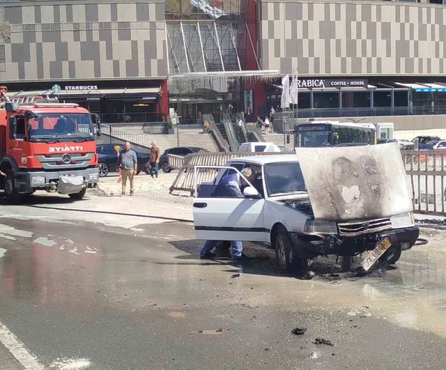 Kastamonu'da seyir halindeki otomobilde yangın çıktı