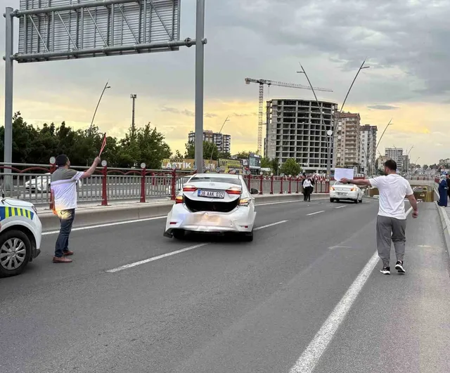 Kayseri'de alt geçit girişinde 4 aracın karıştığı zincirleme kaza: 2 yaralı