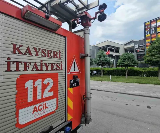 Kayseri'de Forum Kayseri önünde bomba ihbarı: AVM'nin bir girişi kapatıldı