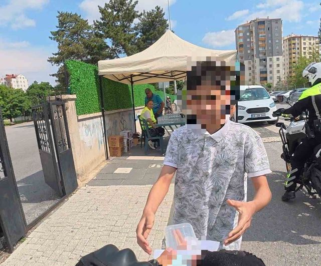 Kayseri'de sınava gireceği okulu karıştıran öğrenciyi motosikletli polisler yetiştirdi
