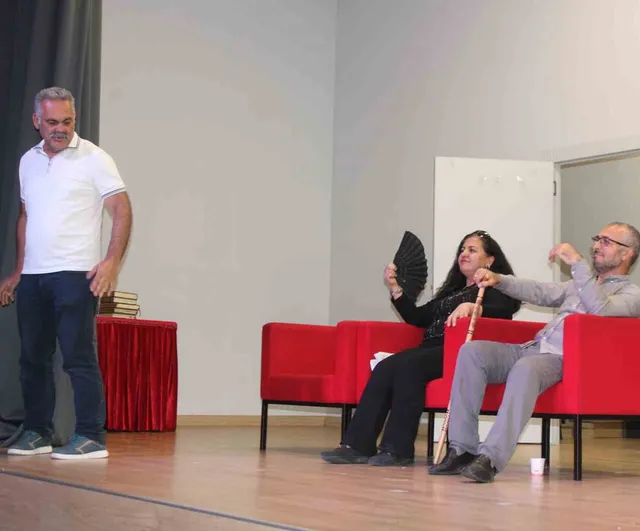 Kayseri öğretmenleri Sanatolya Tiyatro Topluluğu ile hayallerini sahneye taşıdı