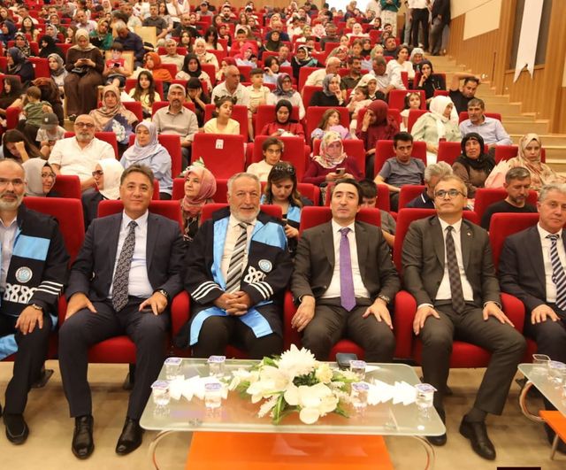 Kayseri Üniversitesi Develi İlahiyat Fakültesi ilk mezunlarını verdi