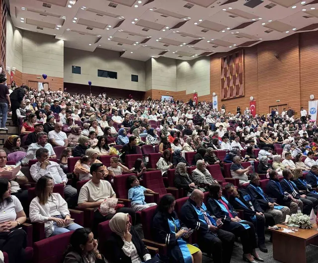 Kayseri Üniversitesi'nde şed kuşanma geleneğiyle mezuniyet