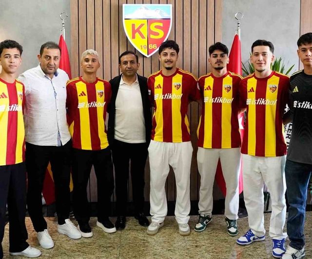 Kayserispor altyapıdan 6 oyuncuya profesyonel sözleşme imzalattı