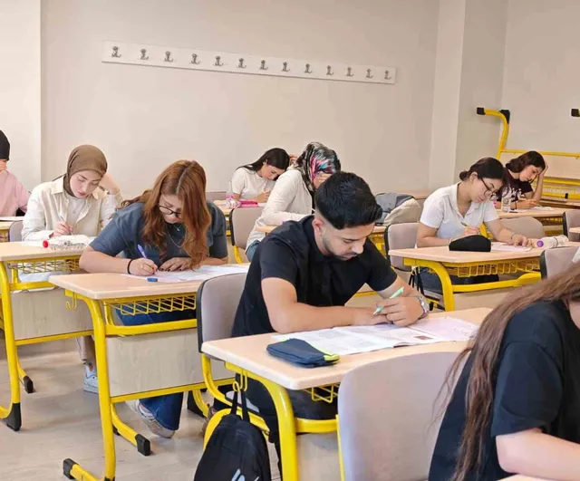 Kepez Belediyesi, YKS adaylarına ücretsiz deneme sınavlarıyla destek veriyor