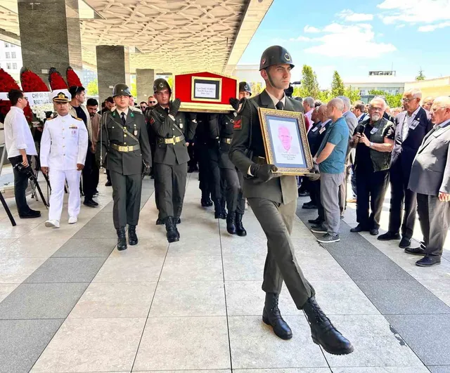 Kılıçdaroğlu, Türeli'nin babası Feyzi Tunç Türeli için düzenlenen cenaze törenine katıldı
