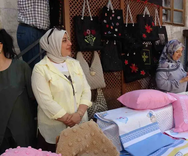 Kilis'te 'Bir Hayalimiz Var, Siz de Umut Olun' temalı hayır çarşısı açıldı