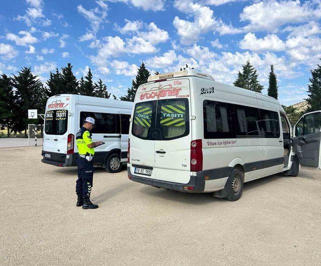 Kilis’te jandarma okul servislerini denetledi: 6 araç incelendi