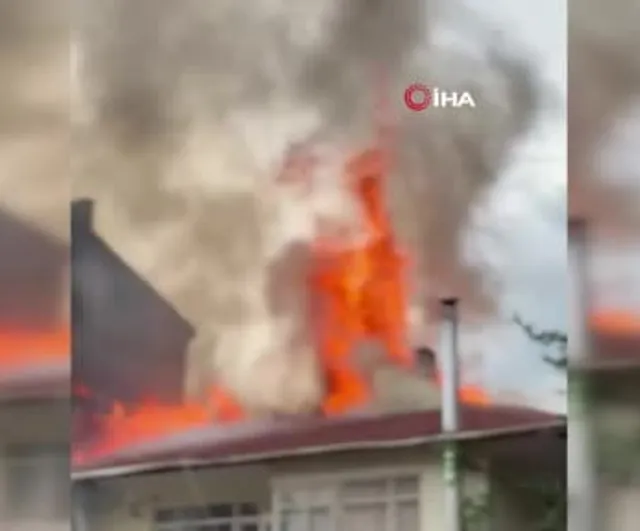 Kızılcahamam'da iki katlı binanın çatısı yandı