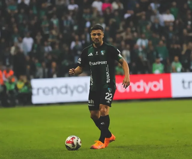 Kocaelispor kaptanı Ahmet Oğuz kulübe veda etti