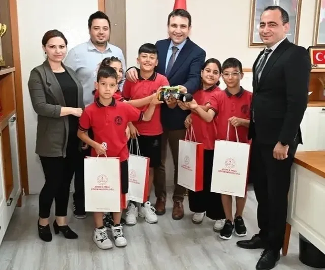 Koçarlı'nın "Neşe Robot"u Robot Tasarım Yarışması'nda Türkiye üçüncüsü oldu