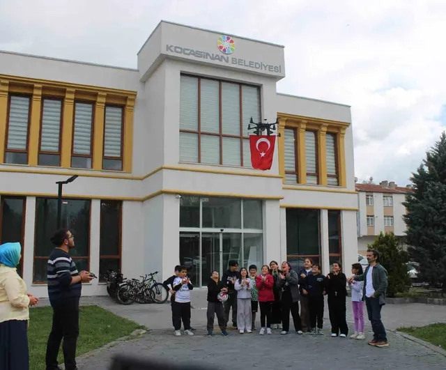 Kocasinan İnovasyon Merkezi'nde gençler İHA ve dron tasarımlarını üretiyor