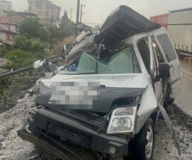 Kula'da zincirleme trafik kazası: 2 ölü, 4 yaralı