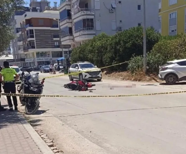 Kumluca'da otomobil ile motosiklet çarpıştı: genç sürücü hayatını kaybetti