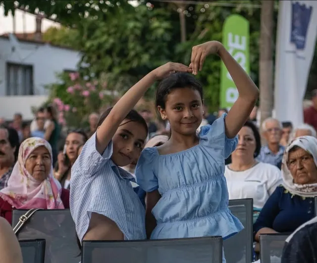 Kuşadası'nda Geleneksel Kiraz Şenliği Kirazlı Mahallesi'nde Yeniden Canlandı