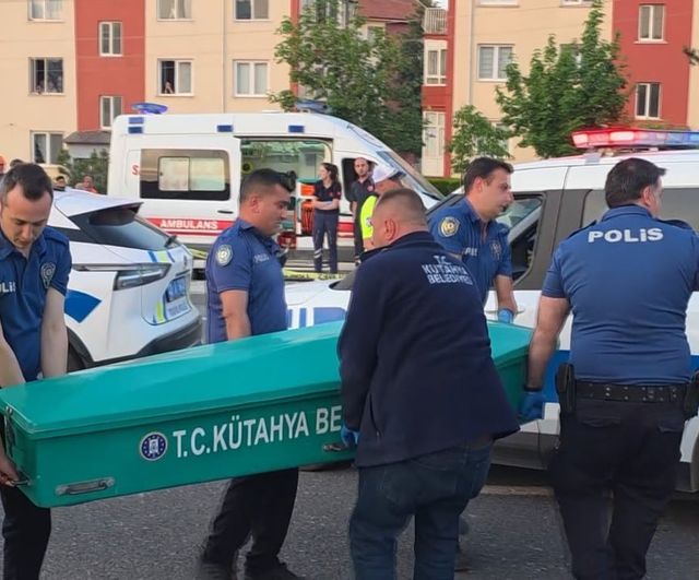 Kütahya-Afyonkarahisar yolunda iki otomobil çarpıştı: 1 ölü, 2 yaralı