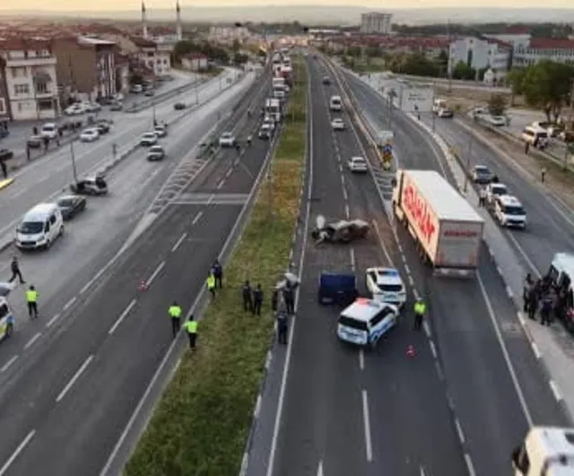 Kütahya'da iki otomobilin çarpıştığı kazada 17 yaşındaki yolcu yaşamını yitirdi