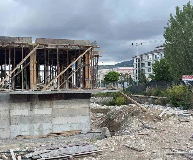 Kütahya’da inşaatta iskele çöktü: 4 işçi yaralandı