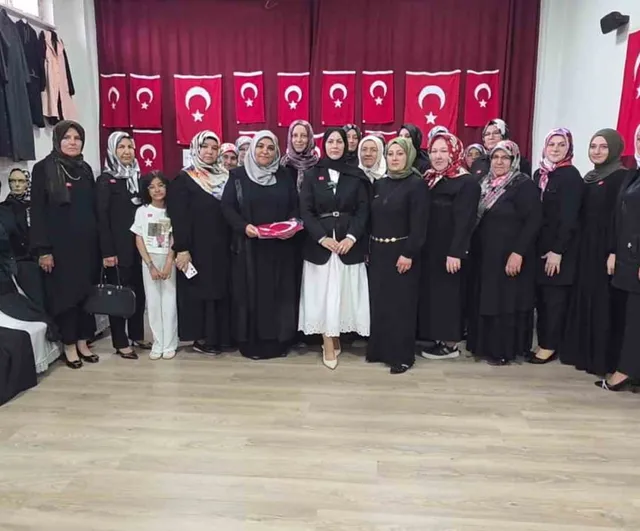 Kütahya Halk Eğitim'de ev ekonomisine katkı sağlayan Giyim Üretim Teknolojileri Kursu sergisi
