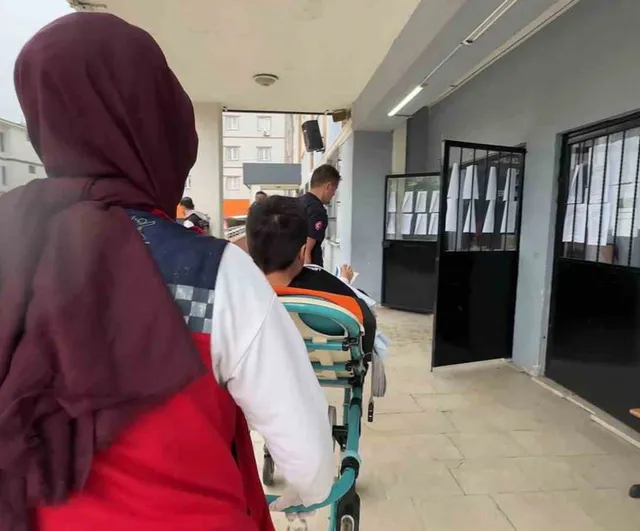 LGS’de zamana karşı yarış: Esenyurt zabıtası öğrenciyi sınava 30 saniye kala yetiştirdi