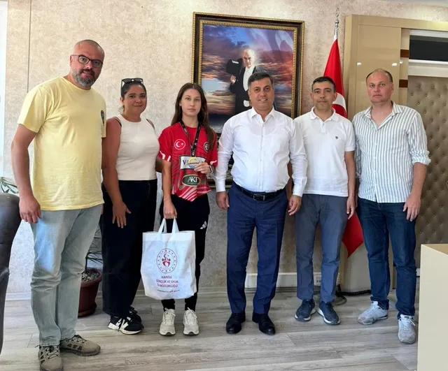 Manisa'da Balkan ikincisi Nazife Tuncel ödüllendirildi