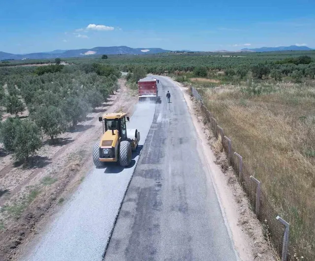 Manisa’da yol yenileme çalışmaları devam ediyor