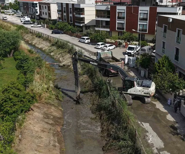 MASKİ'den merkezde 5 kilometrelik sulama kanalında kapsamlı temizlik çalışması