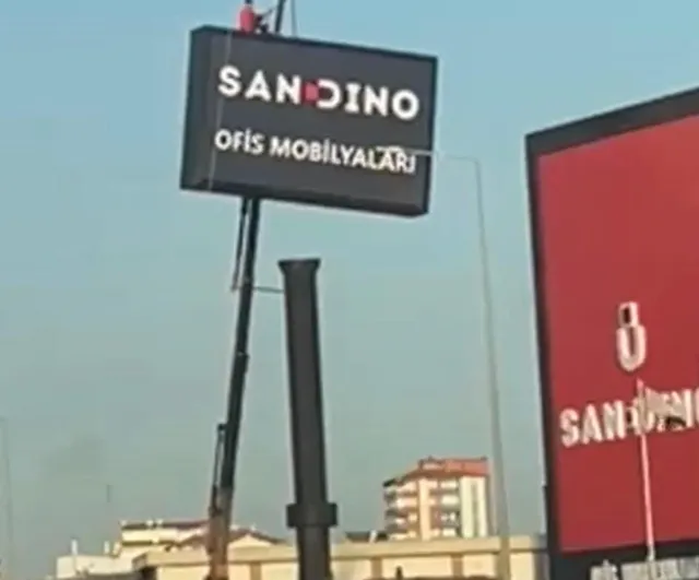Melikgazi'de önlem almadan reklam panosu montajı tehlike yarattı