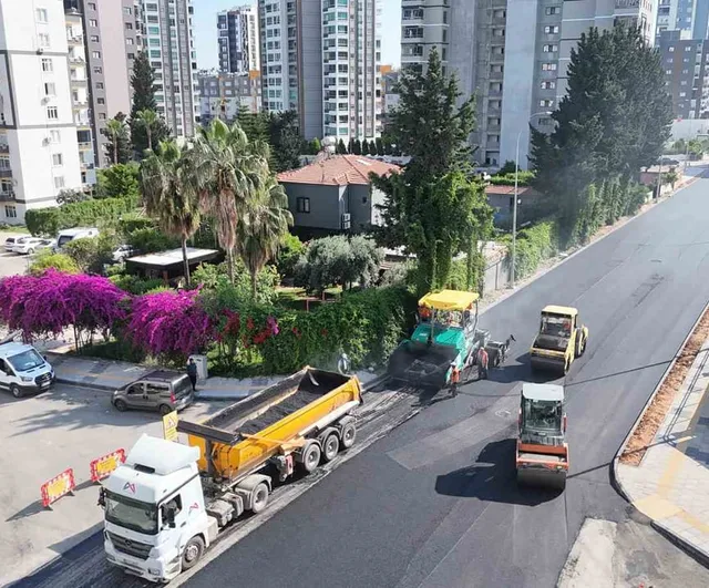 Mersin Büyükşehir, Mezitli Gazi Paşa Caddesi’nde 2 bin 300 metrelik üstyapı çalışmasını tamamladı