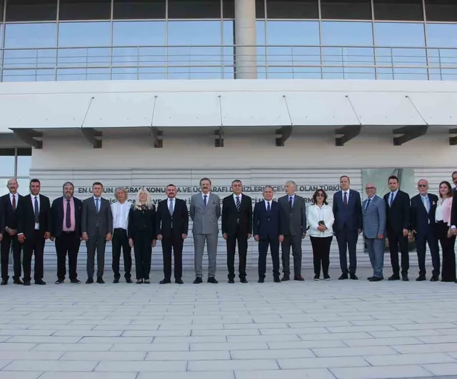 Mersin'de denizcilik fakültesi binası hizmete açıldı